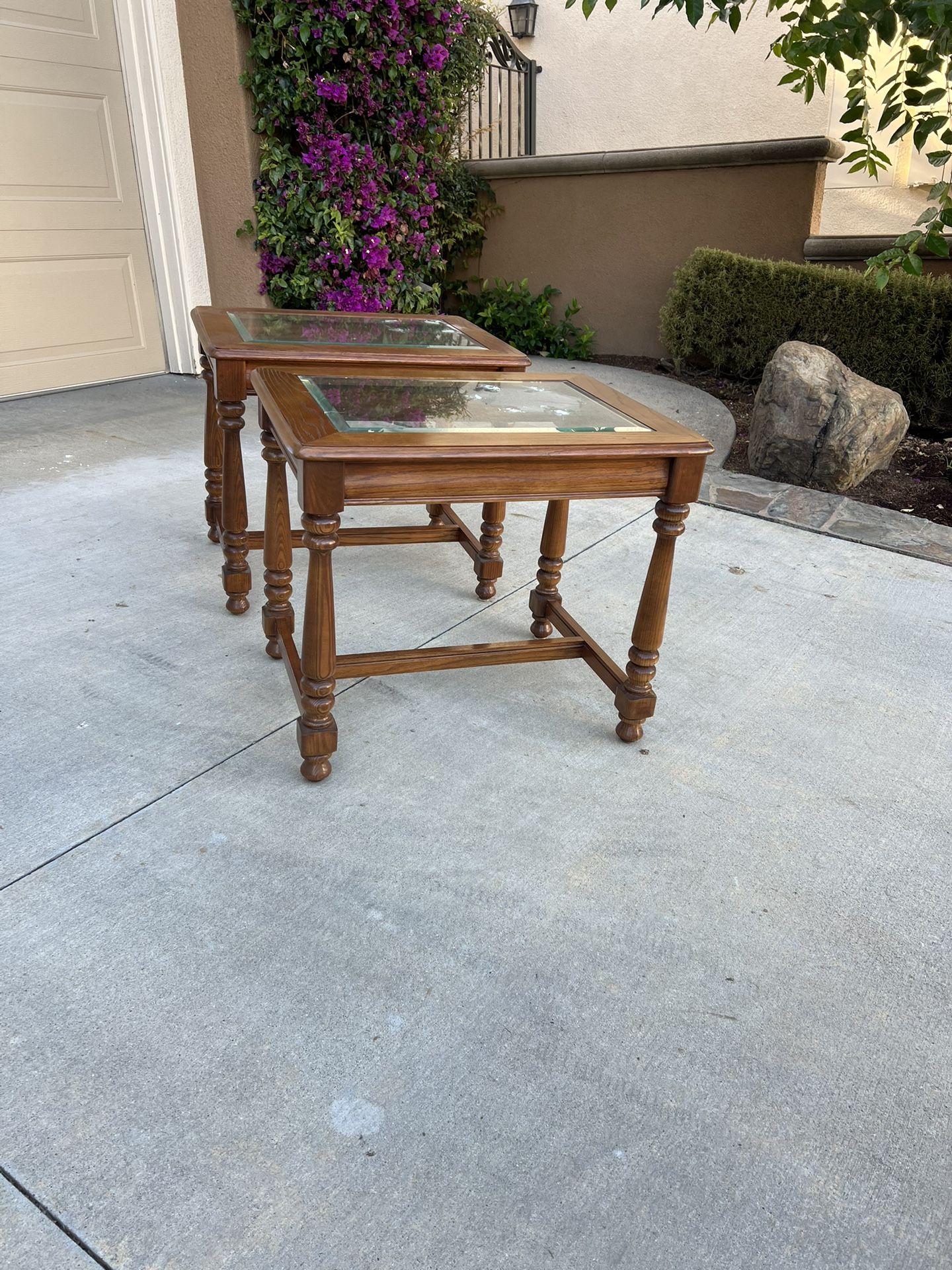 2 Side Tables