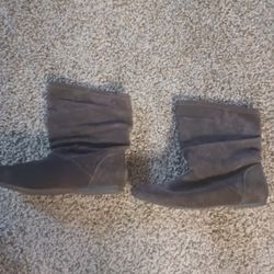 size 7 nine west boots suede.  worn once