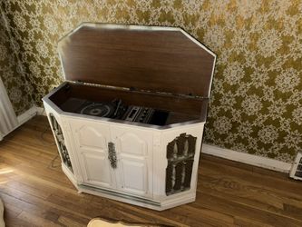 Vintage Record Player/ Stand