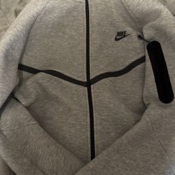 grey nike tech (newest) 