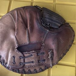 Baseball Catchers Mitt Vintage Del Crandall Model.  Pick Up Only