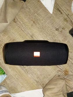 JBL charge 4