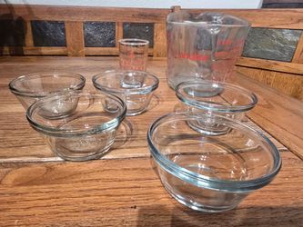 Anchor Hocking Glass mini Bowls and Measuring Cup Set