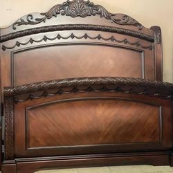 Complete Queen Bed Set 2 Nightstands + Dresser/mirror 