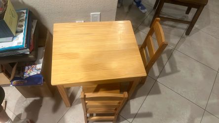 Melissa and Doug kids table and chairs