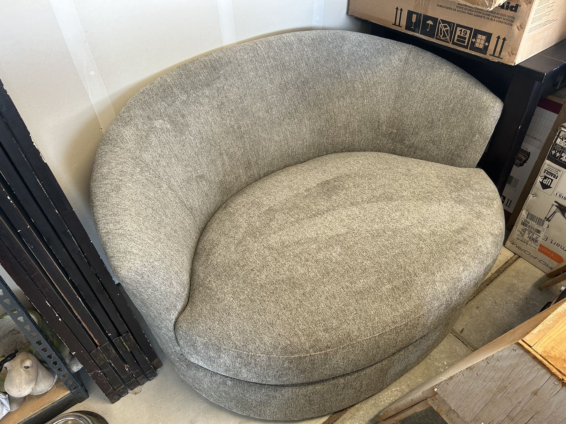 Oversized Swivel Chair 