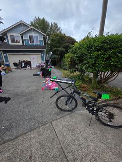 YARD SALE TODAY SATURDAY 25th