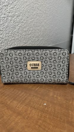 Guess zip around wallet