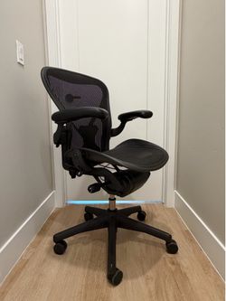 Herman Miller Aeron Classic | Black | Size B | Like New | 9.5/10
