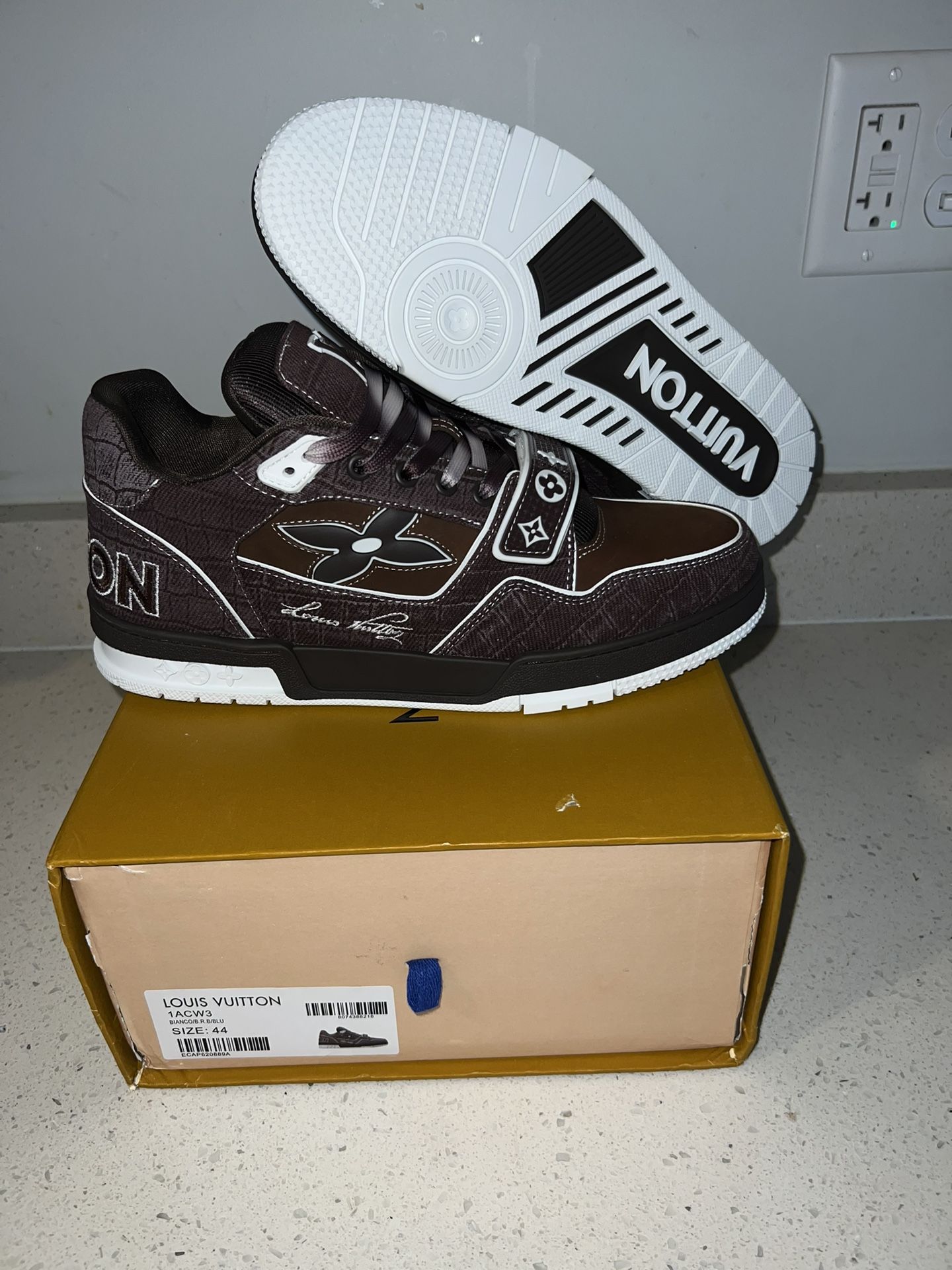 Louis Vuitton Sneakers Men’s Size 10 Brand New