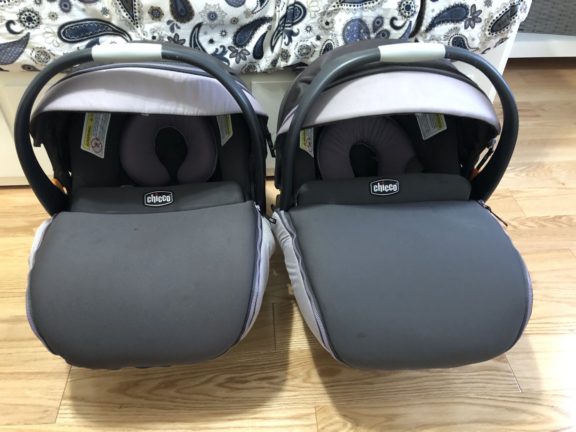 Chicco Infant car seats set