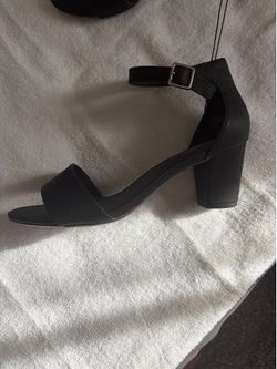 White mt women's shoes, size 11