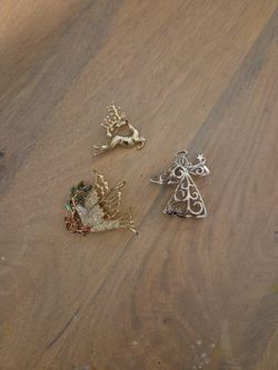 3 Christmas Pins Jewelry
