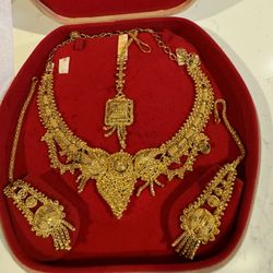 Indian Gold Plated Necklace with  Matching Earring and Tikka