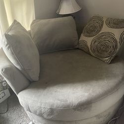 Round Cushing Rotating Chair 