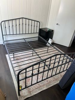 Queen sized metal bed frame **Free**