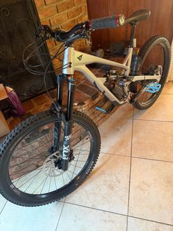 YT  mountain bike