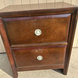 1 Night Stand with 2 Drawers 