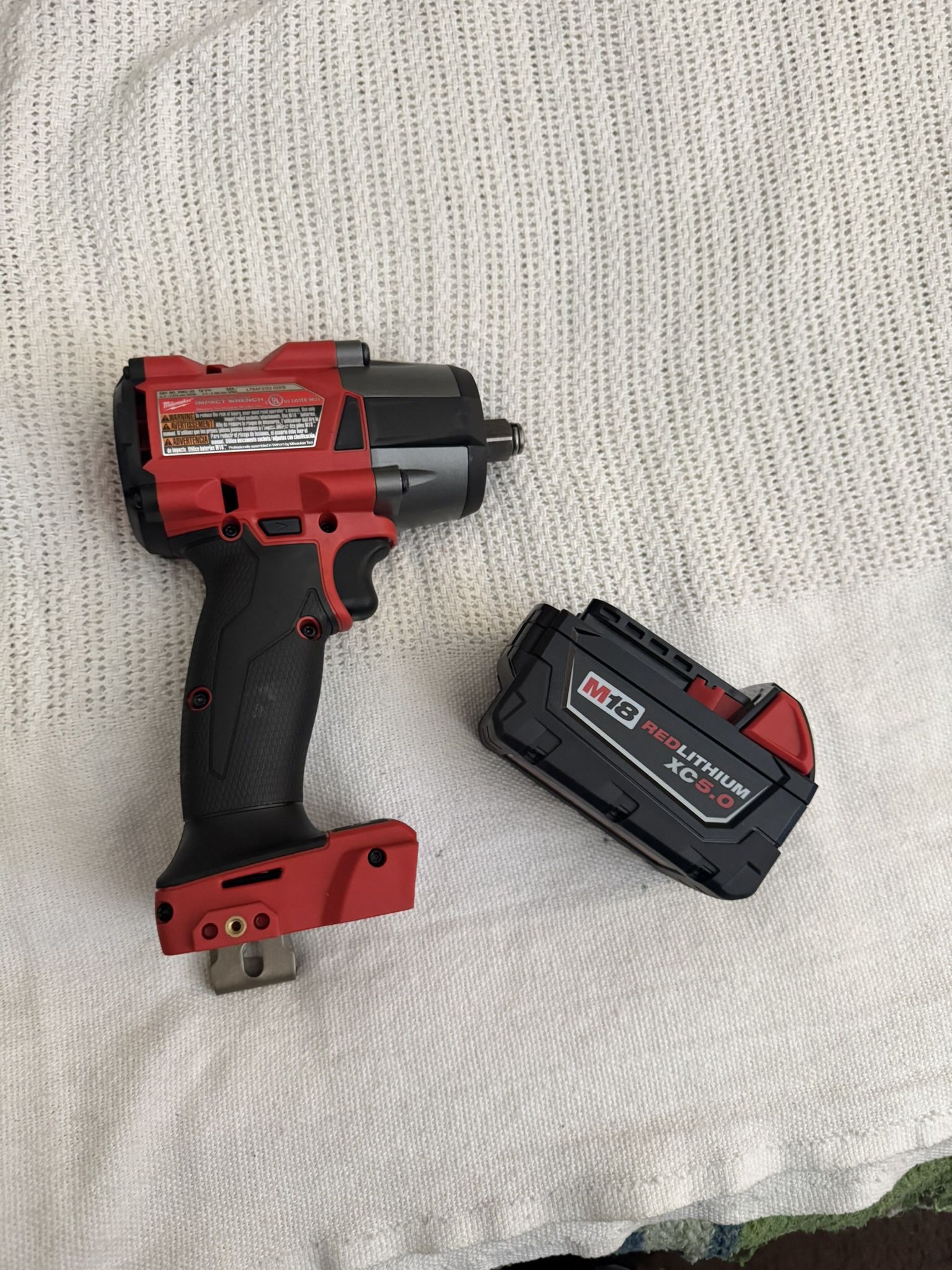 Milwaukee 2962-20 M18 18V Fuel 1/2" Mid-torque Impact Wrench with Friction Ring