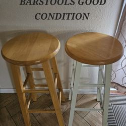 2 BARSTOOLS