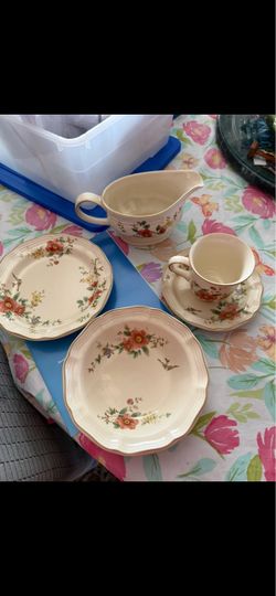 Dinner Ware set for 16 people