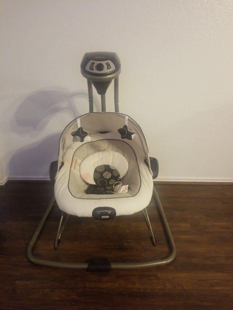 Graco 2in1, Baby Swing And Rocker for Sale in Fort Worth, TX OfferUp
