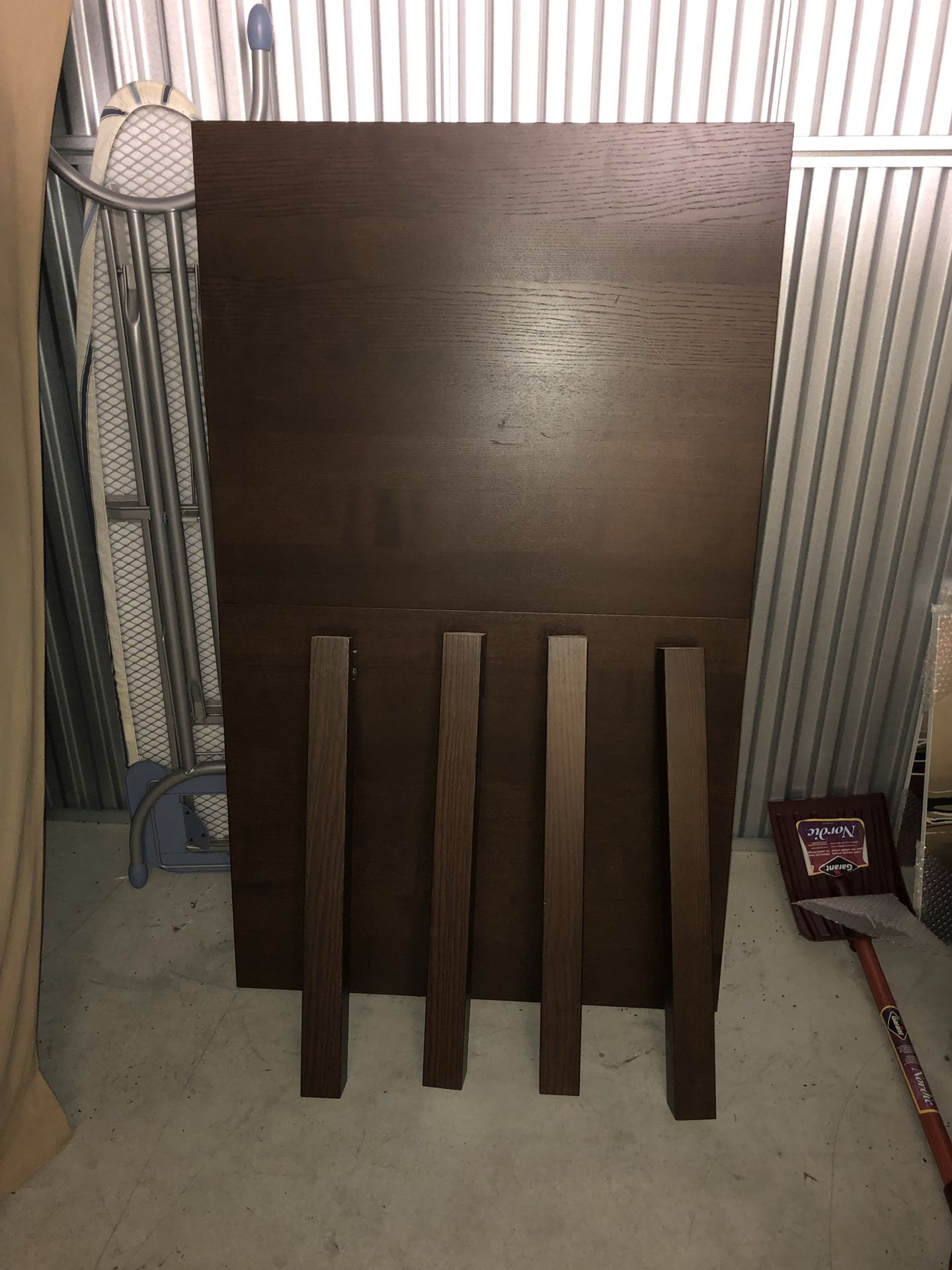 Extendable dining table MUST PICK UP