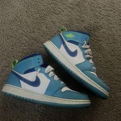 blue jordan 1
