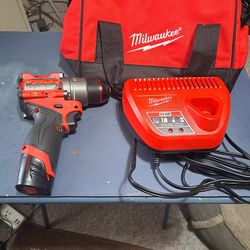 Milwaukee M12 1/2 drill driver kit
