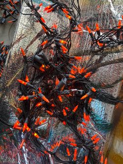 7 Plug in garland orange lights with 30 sets of 3 lights clusters for Halloween or fall decorations in like new condition