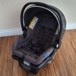 Baby Graco Snugride 35 Lite Car Seat With Base ( Price Firm!)