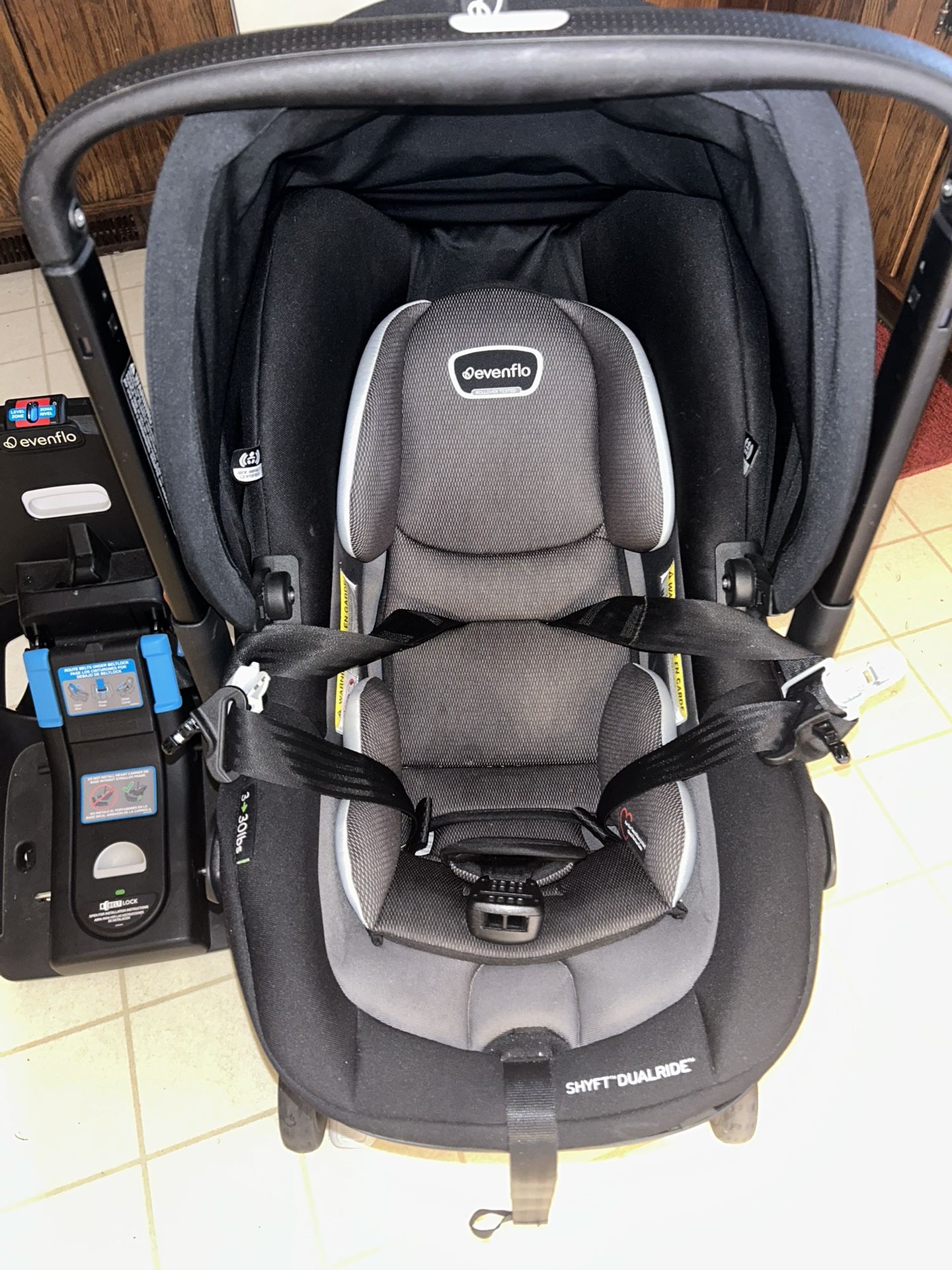 Evenflo Shyft Dualride Stroller/car seat 