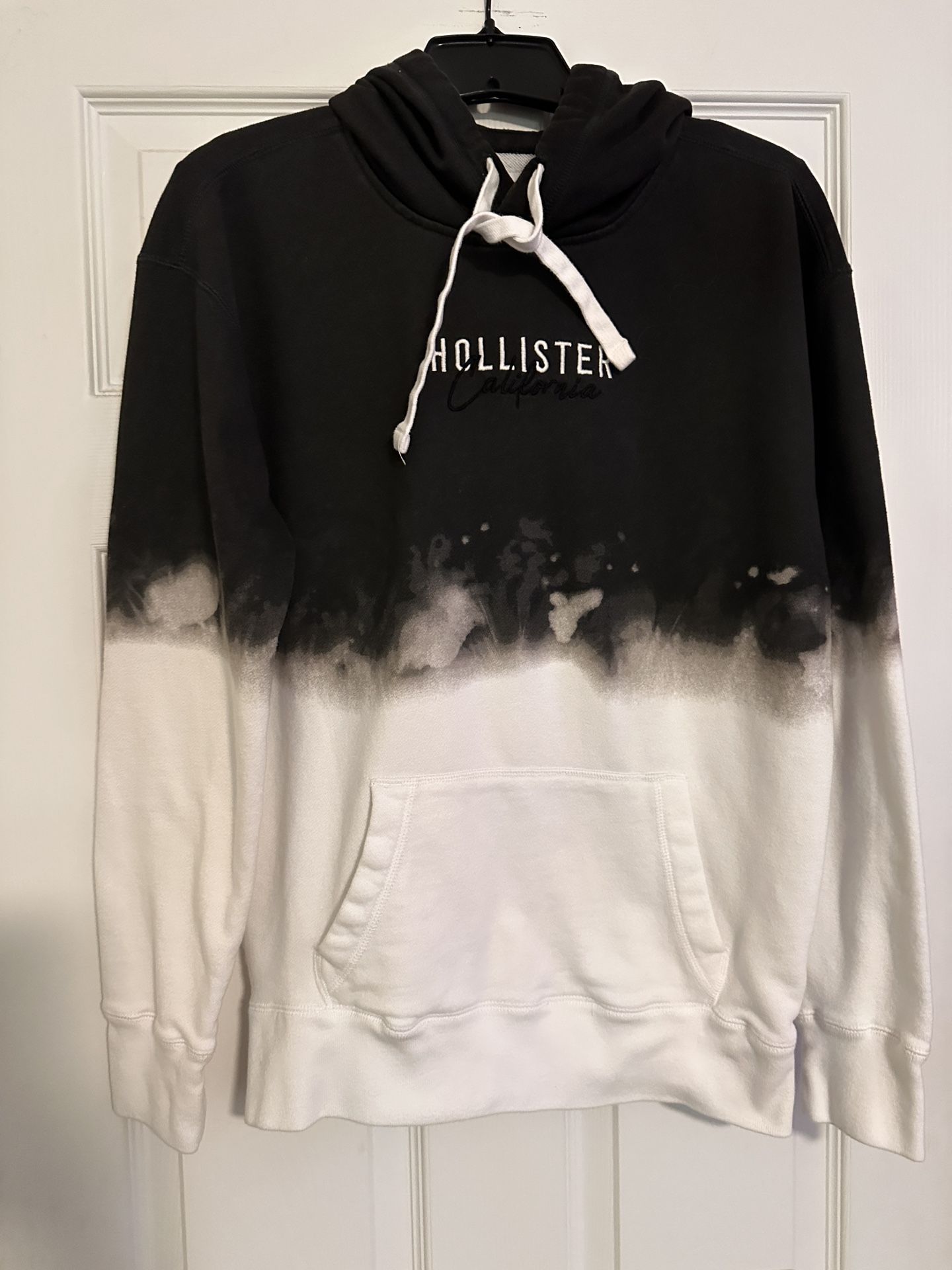 Hollister black & white pullover sweatshirt S