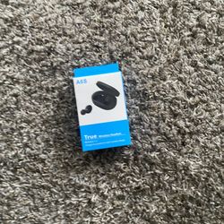 Wireless Earbuds with Outlet