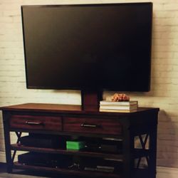 Entertainment  Desk with 50in TV 070