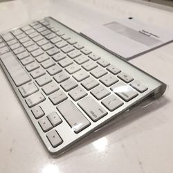 Apple Wireless Keyboard MC184LL/A 