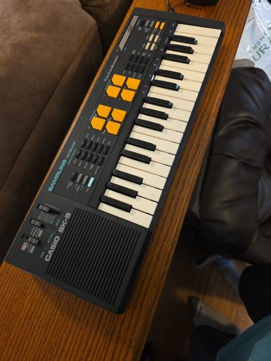 Casio SK-5 Portable 32 Key Sampling Keyboard with Power Adapter