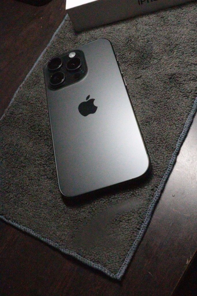 iPhone 15 Pro 256GB (Like New)