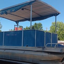 24 Foot Pontoon Good 50 Hp Mercury Mptor