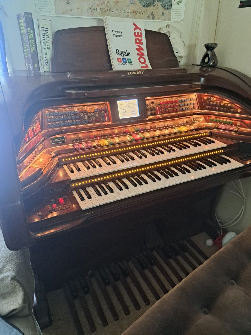 Lowry Royale Organ