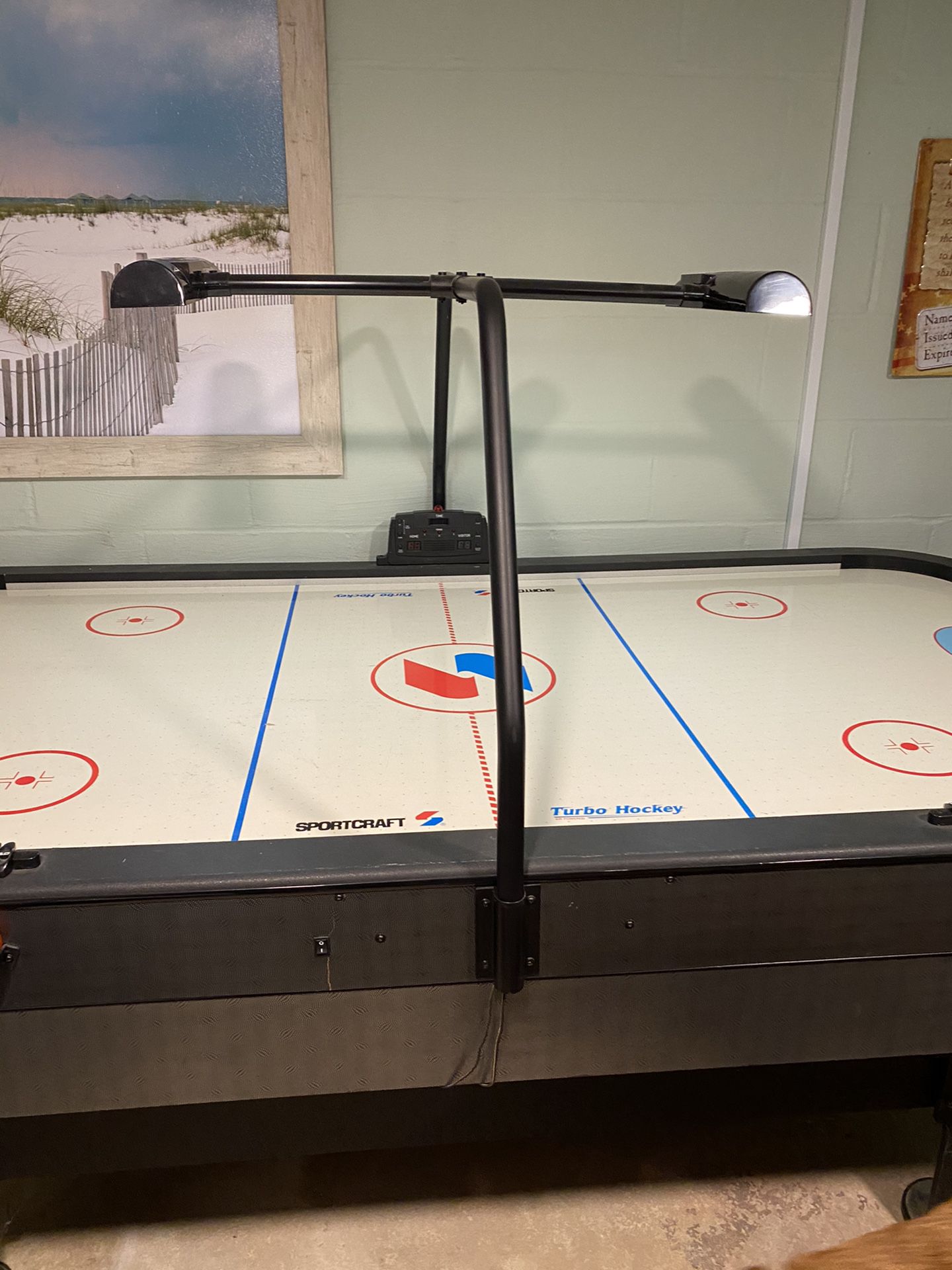 Sportcraft arcade style air hockey table, excellent shape, electronic lights and scoring, all pieces with it