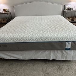  King Tempur-Pedic mattress