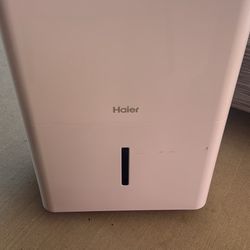 Haier 20 pt. Dehumidifier (For Rooms (contact info removed) sq. 