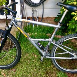 GT RTS-3 Full Suspension Men’s Mountain Bike 