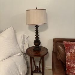Small Wooden End Table With Lamp 