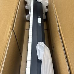 ROLAND SYNTHESIZER 