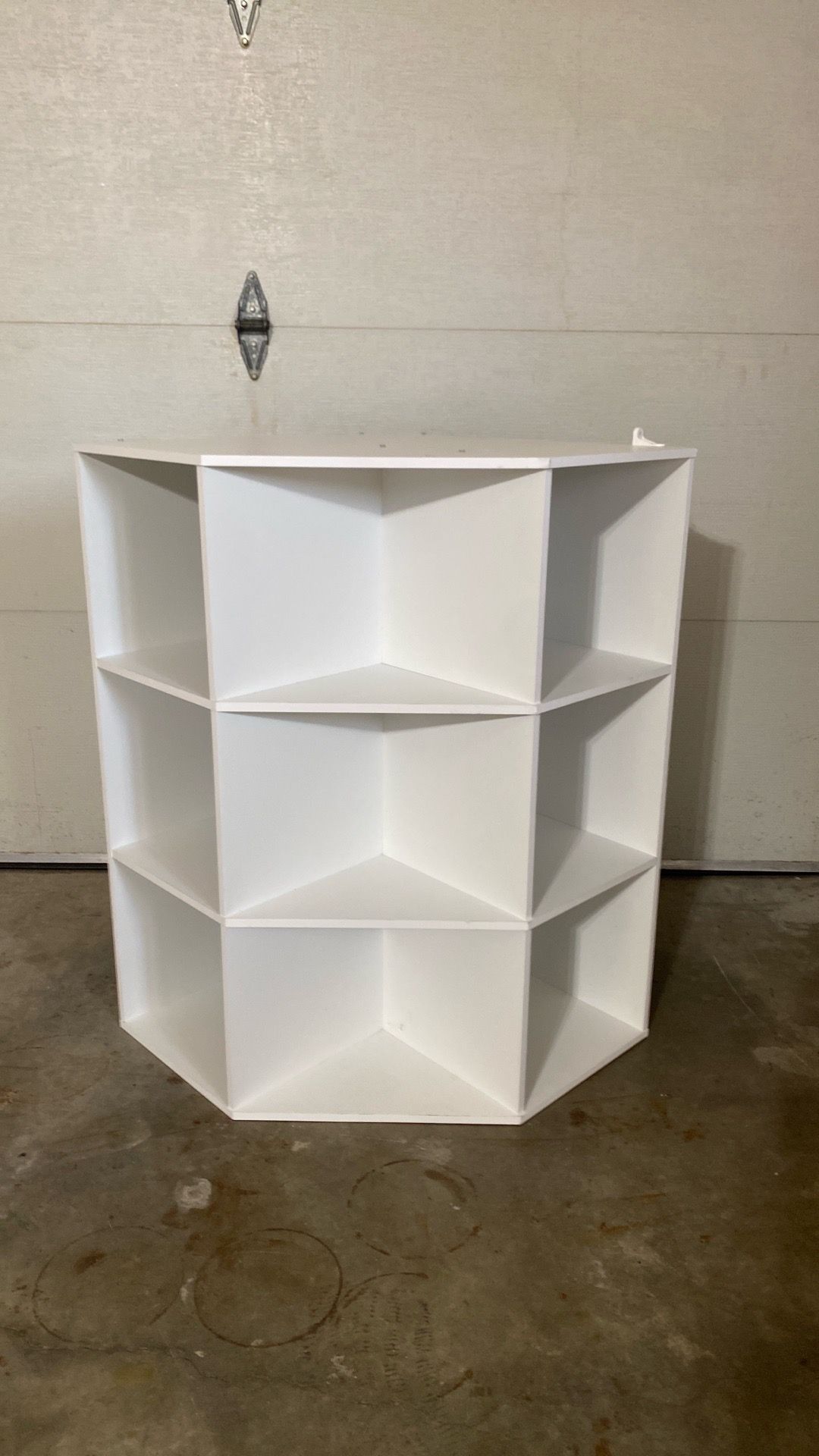 Corner cube storage