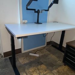 💥🧨Brand New Electric Height Adjustable Table 💥🧨