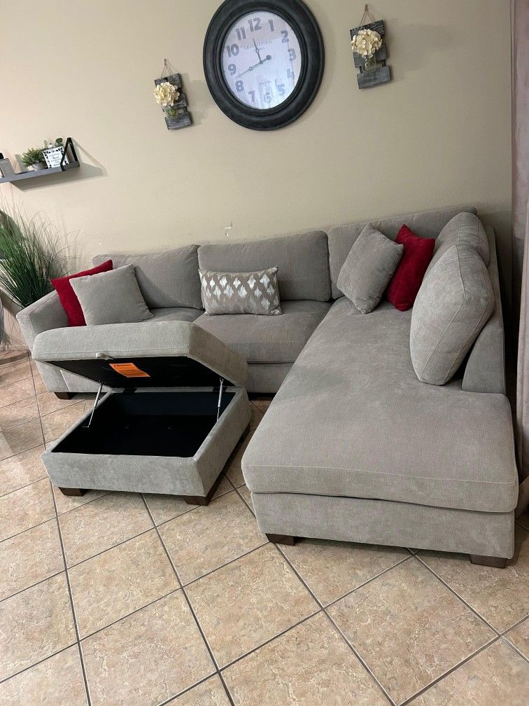 Beautiful Light Grey Sectional Couch With Storage Ottoman From Costco LIKE NEW!! 