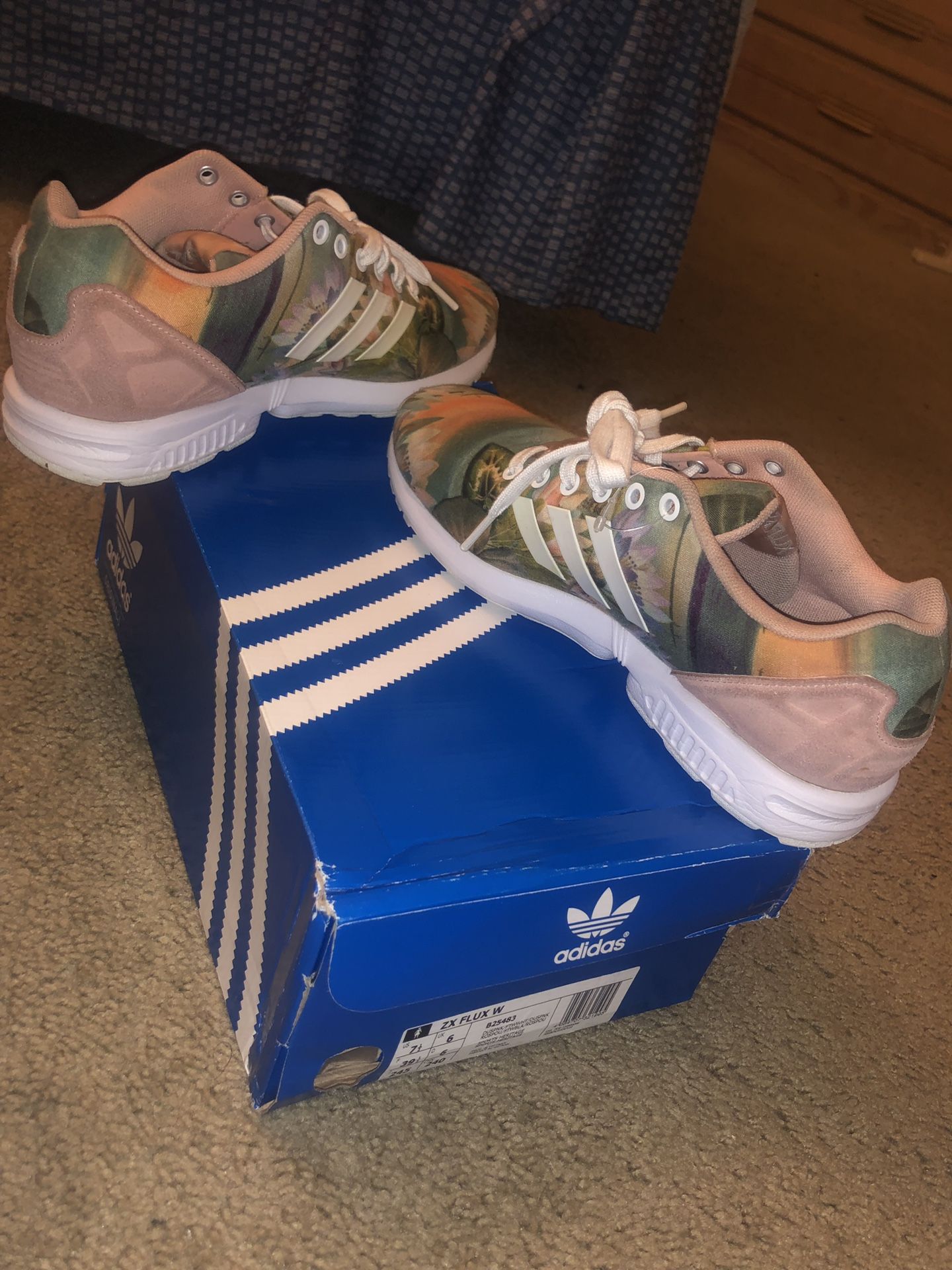 Women’s Men’s Adidas ZX FLUX size 7.5 / fits 8 women’s men’s 6/6.5